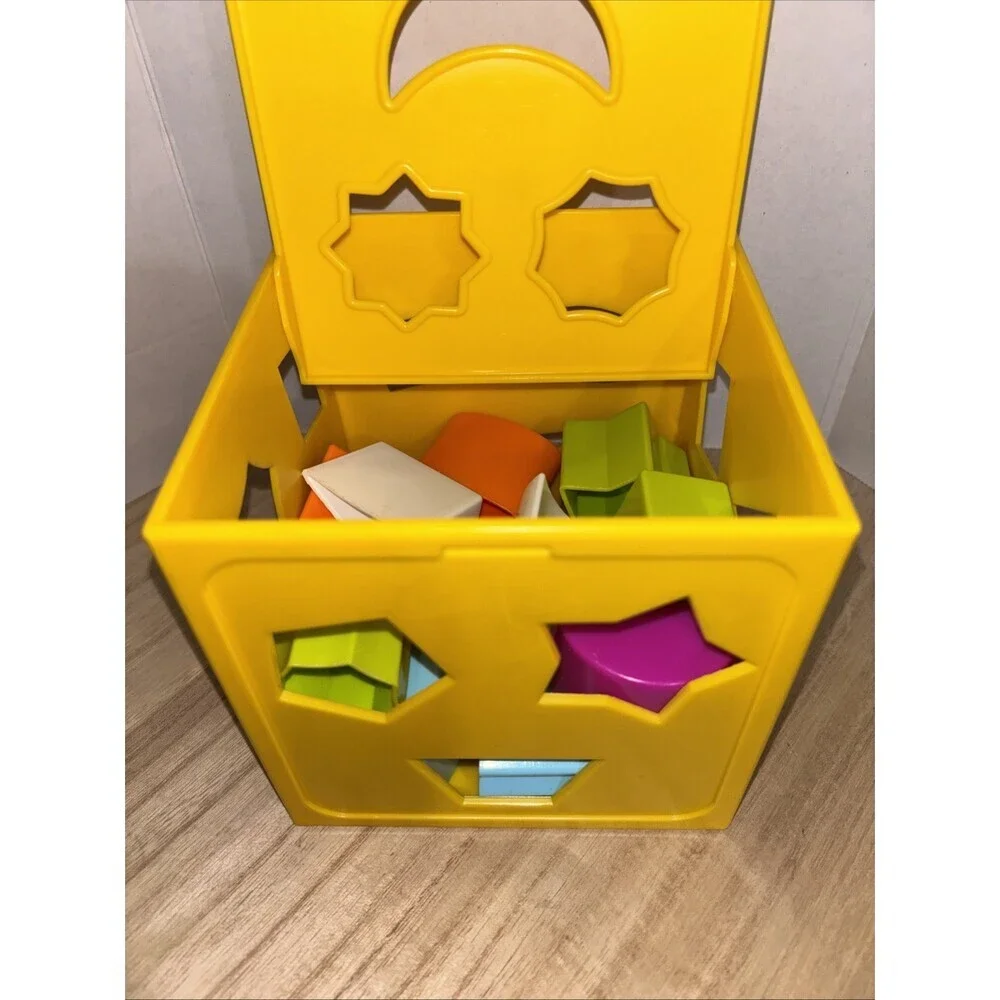 Vintage 1981 playskool Shape Sorter Form Fitter With 17 Shapes Great Clean Cond